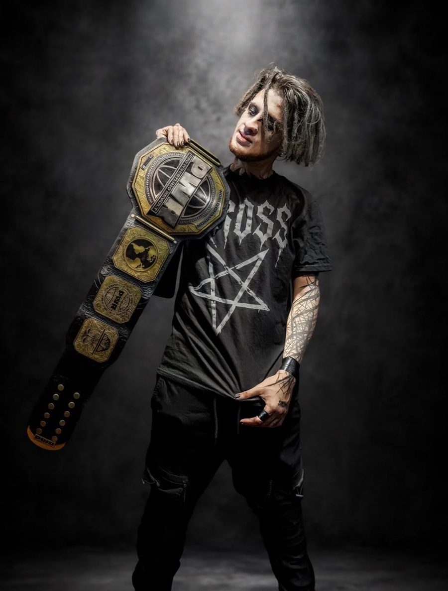 Demian Kross con el Campeonato Mundial PWR